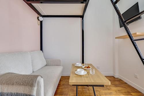 Studio 2P near Roland Garros Stadium