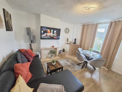2nd Home Stays Erdington Birmingham - Sleeps 6 Max - Near Erdington Station 10-15 mins walk - Perry Barr Regeneration - Contractors - Long Stays Welcome photo 2