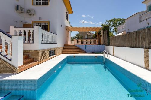Chalet con piscina privada y playa a 7 min andando gîte à louer Playa de Punta Umbría