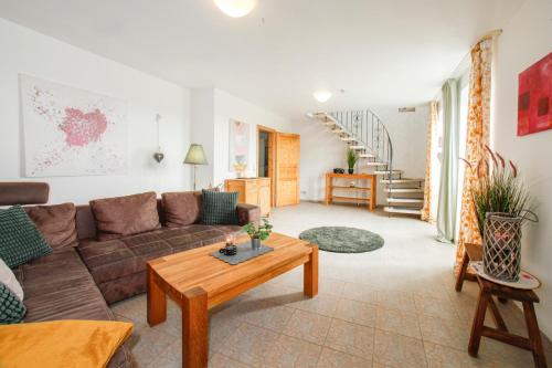 2 bedrooms, 5 beds