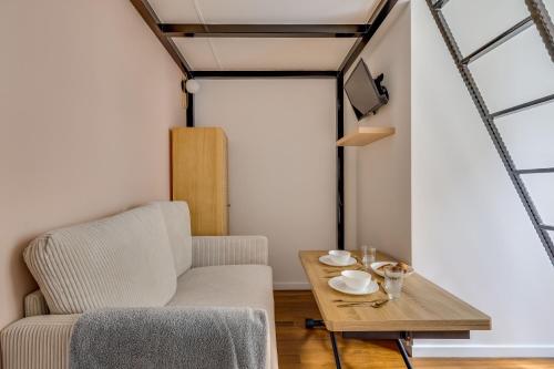 Studio 2P near Roland Garros Stadium