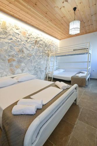 2 double beds, 1 bunk bed