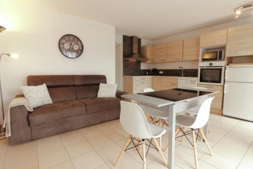 Comelya, climatisation, terrasse, piscine, tennis