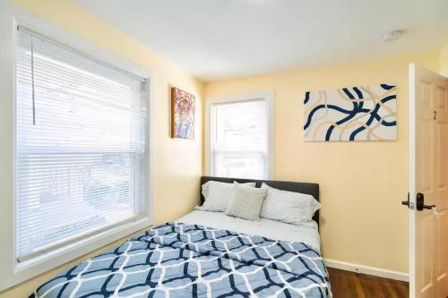Stylish 4BR Boston, Pet-Friendly near Savin Hill, I-93 & Red Line 30-1