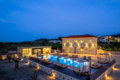 Dianeira Luxury Suites with Shared Pool near Matala - Καλοχωραφιτης