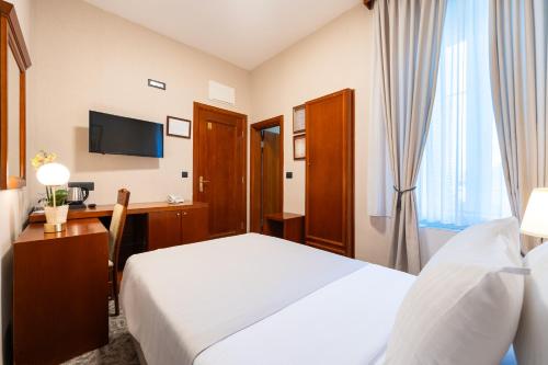 Hotel Montenegrino - Tap to explore photos