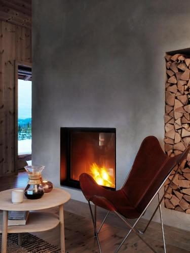 Exterior view, Unique Cabin With Great Natural Materials in Oyer