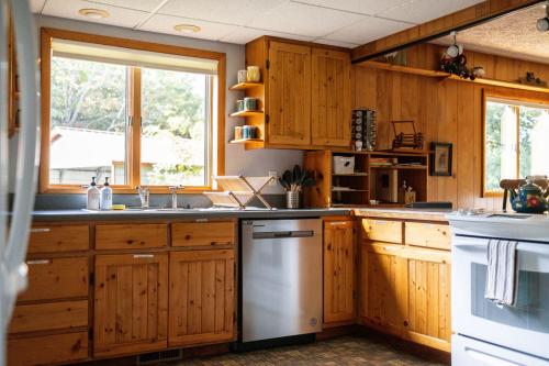 168 Secluded Acres Trails, Winery 5BR in Vūlvaina (VA)
