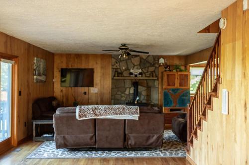 168 Secluded Acres Trails, Winery 5BR in Vūlvaina (VA)