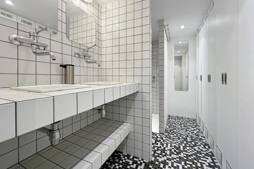 Charming Apt Near Gare de LEst - image 7
