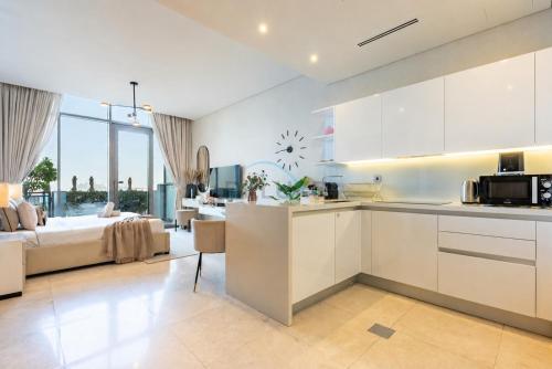 Stylish Studio with Sea Views and Direct Access to the Pool from Balcony, The Anwa By Omniyat, Dubai in Dubai Maritime City