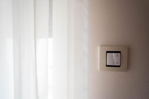 Central 2BR - designer flat - garage - fast wifi - image 3