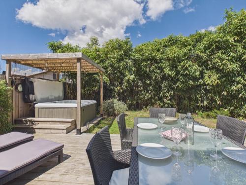 Maison avec jacuzzi et grand jardin - 6 pers