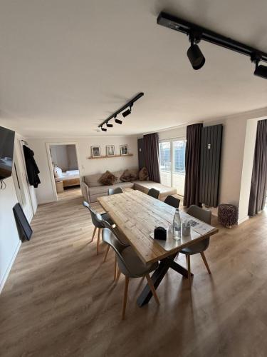 Chalet Schneeliebe für 10 Personen mit Terrasse – khách sạn tại Neuastenberg