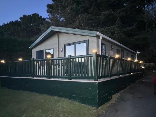 Newquay - Deluxe 3 bed Lodge Willows Way 47, Newquay Parkdean, Holiday Park – khách sạn tại Trebarber