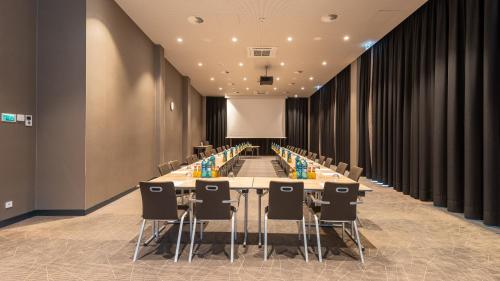 Holiday Inn Frankfurt Airport an IHG Hotel - image 34