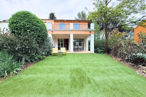 Villa with private garden, Domaine Les Restanques