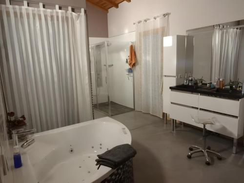 Vannas istaba, Villa La Liberté (Villa La Liberte) in Thezan-des-Corbieres