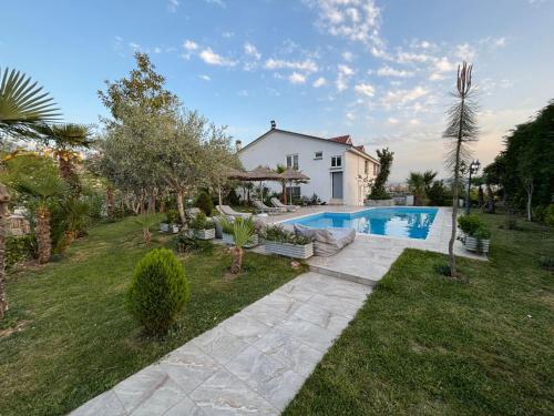 Luxury Villa - Dar Al Shams 01, Тирана