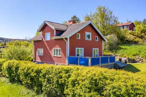 Charming and lovely house on beautiful Nösund year-round (Charming and lovely house on beautiful Nosund year-round) in Nosund