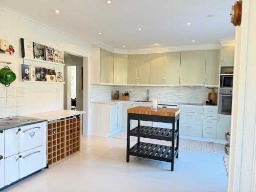 Charming and lovely house on beautiful Nösund year-round (Charming and lovely house on beautiful Nosund year-round) in Nosund