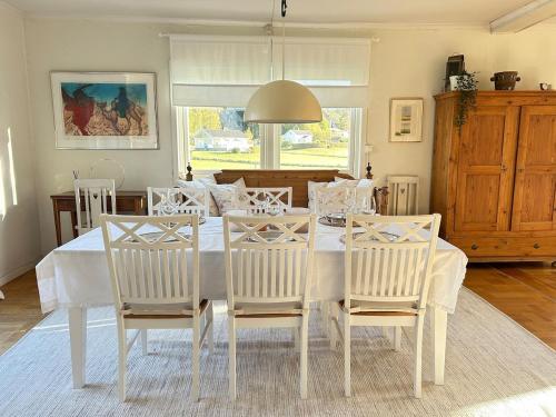Charming and lovely house on beautiful Nösund year-round (Charming and lovely house on beautiful Nosund year-round) in Nosund