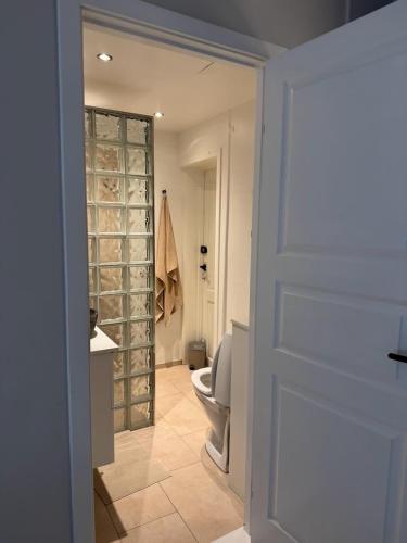 Modern 1BR In Prime Downtown Location - image 12