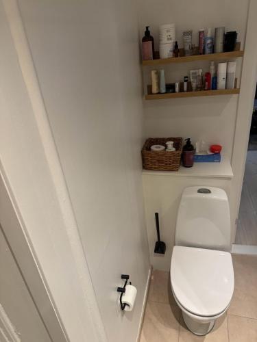Modern 1BR In Prime Downtown Location - image 3