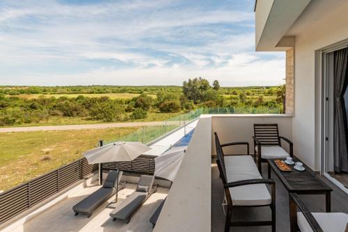 Vaade, Villa Amfora with heated pool, wellness and tennis in Dračevac Ninski