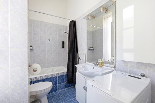 Lovely Studio in Upscale Paris 8th with Netflix - image 10