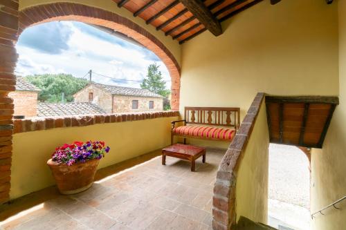 Erkély/terasz, Villa le Rondini con giardino e piscina privata in Lucignano