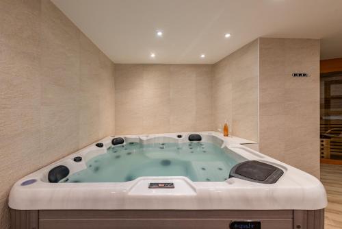 Seadmed, Villa Amfora with heated pool, wellness and tennis in Dračevac Ninski