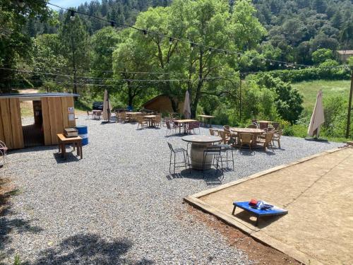 Restorāns, Les Cabânes- Bulle des Frênes- Nuit sous les étoiles (Les Cabanes- Bulle des Frenes- Nuit sous les etoiles) in Dio-et-Valquieres