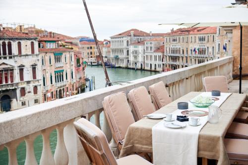 Venice Prestige - Celestina Apartment on the Grand Canal R&R - image 10