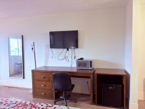 Best Classic Inn & Suites Houston I 45 near IAH - image 3