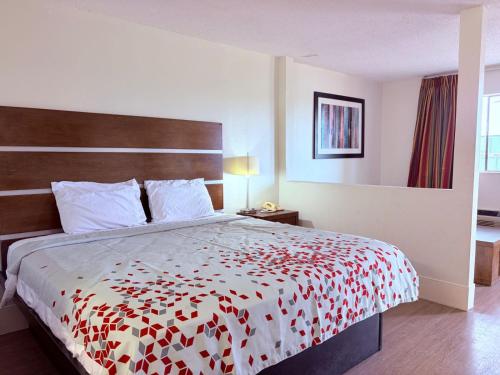 Best Classic Inn & Suites Houston I 45 near IAH - image 13