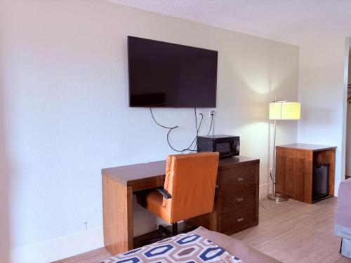 Best Classic Inn & Suites Houston I 45 near IAH - image 4