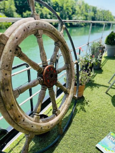 Hotelli välisilme, Péniche - Eden (Peniche - Eden) in Samois-sur-Seine