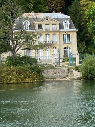 Hotelli välisilme, Péniche - Eden (Peniche - Eden) in Samois-sur-Seine