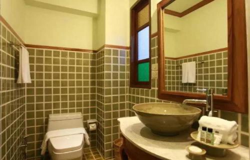 room detail thumbnail 2