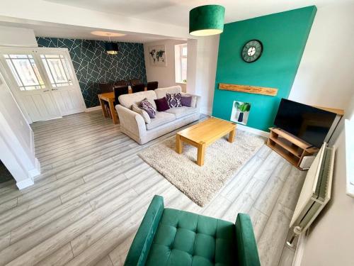 Modern 3BR with Parking -Contractor Friendly – khách sạn tại Norton North