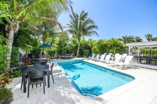Barefoot by the Bay at Bayside Bungalow in Anna Maria, Vereinigte Staaten von Amerika