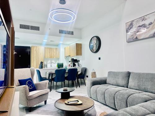 Stylish Waterfront 3BR DuplexWalk to Galleria Mall – khách sạn tại Đảo Al Maryah