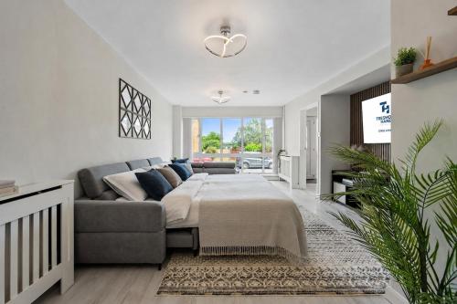 Cozy 3-Bed House Basildon in Бесілдон