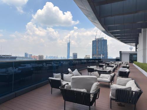 DYNAMIC SUITE's AT E A T O N KUALA LUMPUR - image 6
