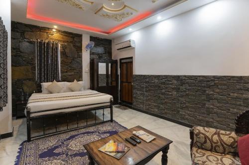 7 bedrooms, 13 beds
