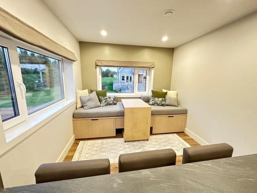 Opulence Suite-Luxury New Build with Riverview