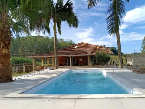 Peldbaseins, Chacara com Piscina e Churrasqueira em Lagoinha in Lagoinha (Sao Paulo)