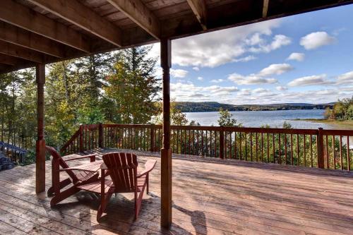 Solac - lakeside retreat with beautiful views in Amherst (QC)
