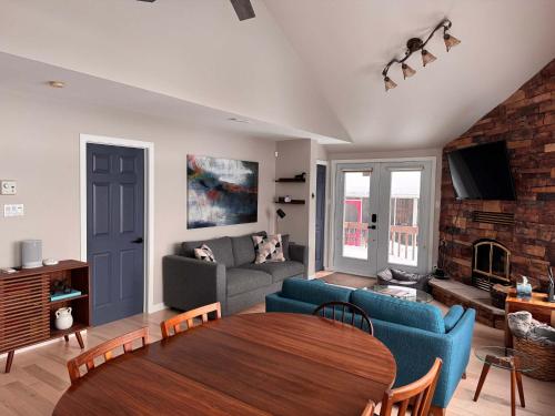Solac - lakeside retreat with beautiful views in Amherst (QC)